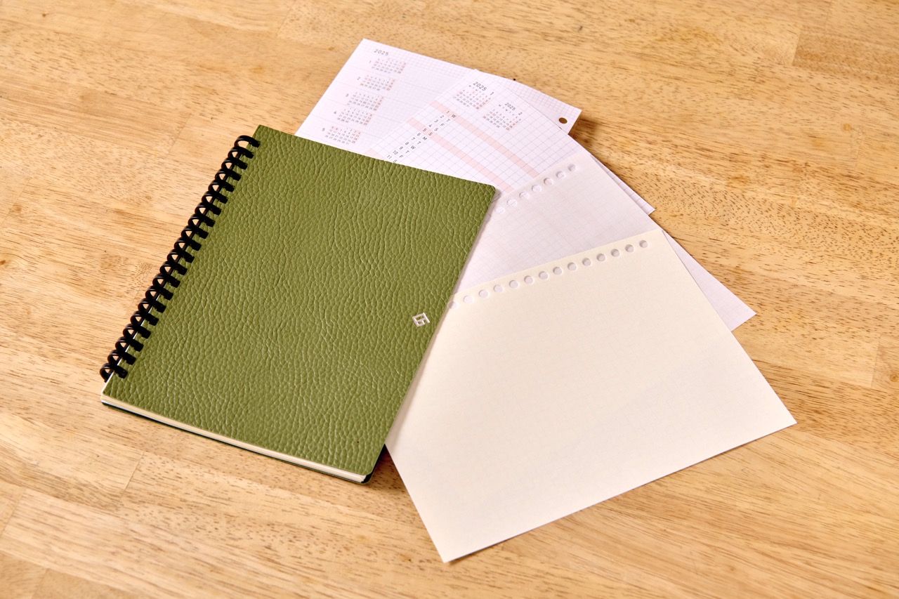 GRID LIFE PLANNERからページを外して使う様子